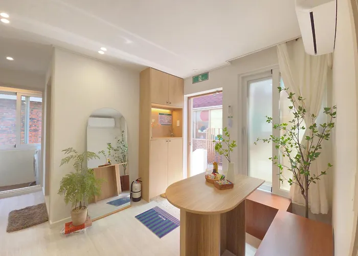 アパート New L Hongdae 3br L 4 Queen Beds L 5min Walk ソウル特別市